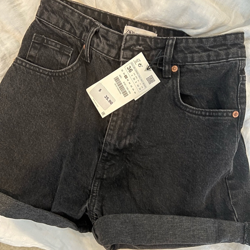 Zara cropped black Jean shorts